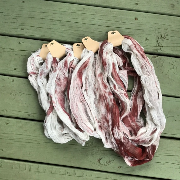 ๐๐๐ง๐ปโโ๏ธ๐งโโ๏ธ๐จBloody Infinity Scarf - Picture 4 of 4